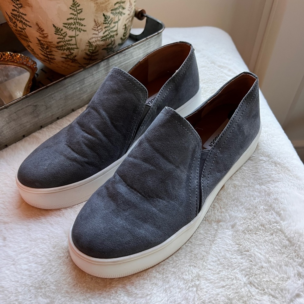 Steve Madden Gills Sneakers in Charcoal